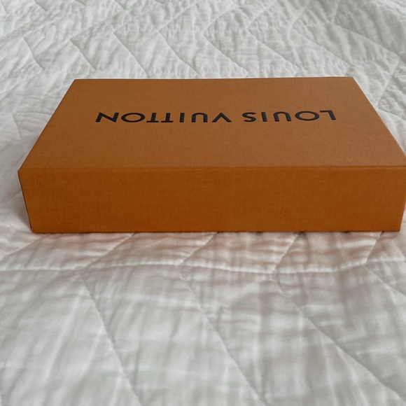 Louis Vuitton gift box SET includes box, original tissue paper, ribbon,and card - Picture 7 of 11